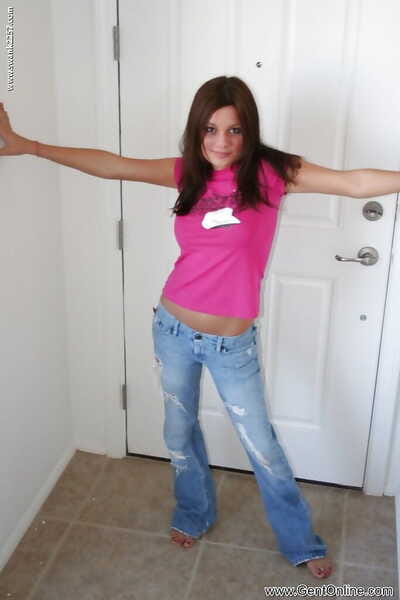 Jugendliche Kleinkind sweetmeat Leslie B posing in BLAU jeans früher Als als Mutter Gab Geburt FOTO set frei